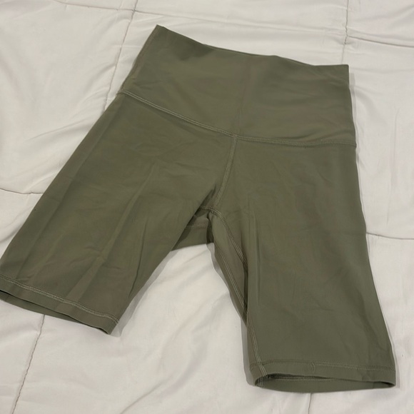 lululemon athletica Pants - 🍋 Lululemon Size 4, 7 inch inseam biker shorts